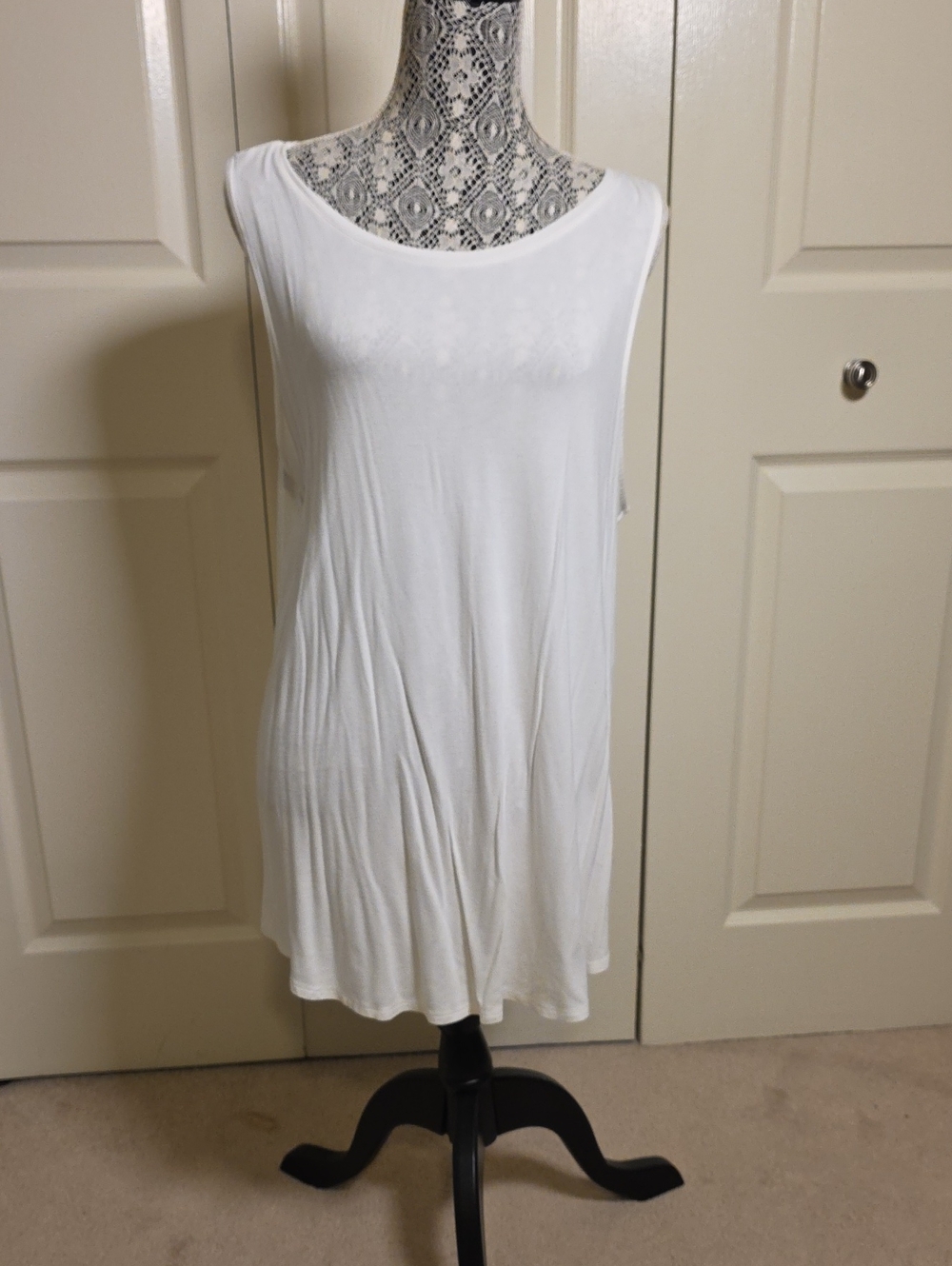 Old Navy White Scoop-Neck Sleeveless Swing Tank